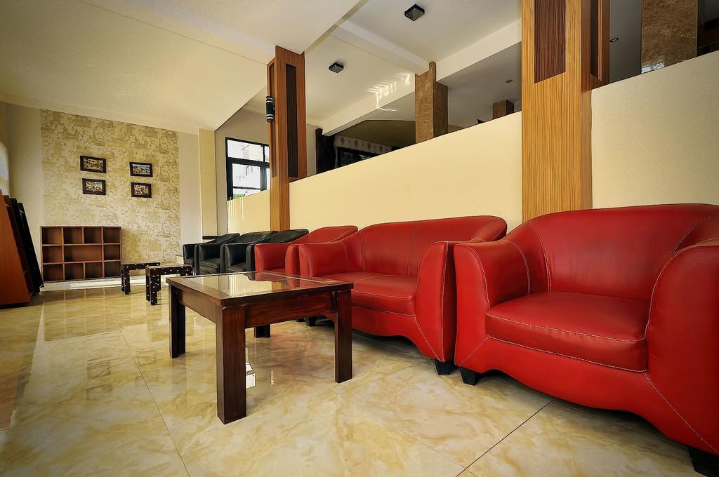 Spencer Green Hotel Batu  Esterno foto