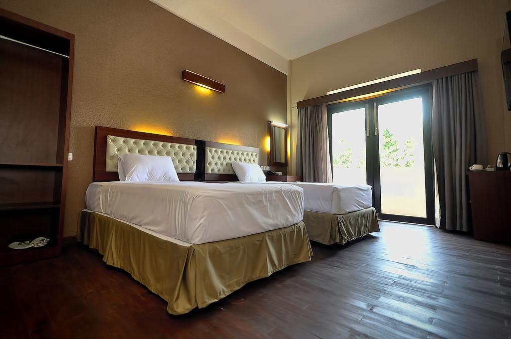 Spencer Green Hotel Batu  Esterno foto