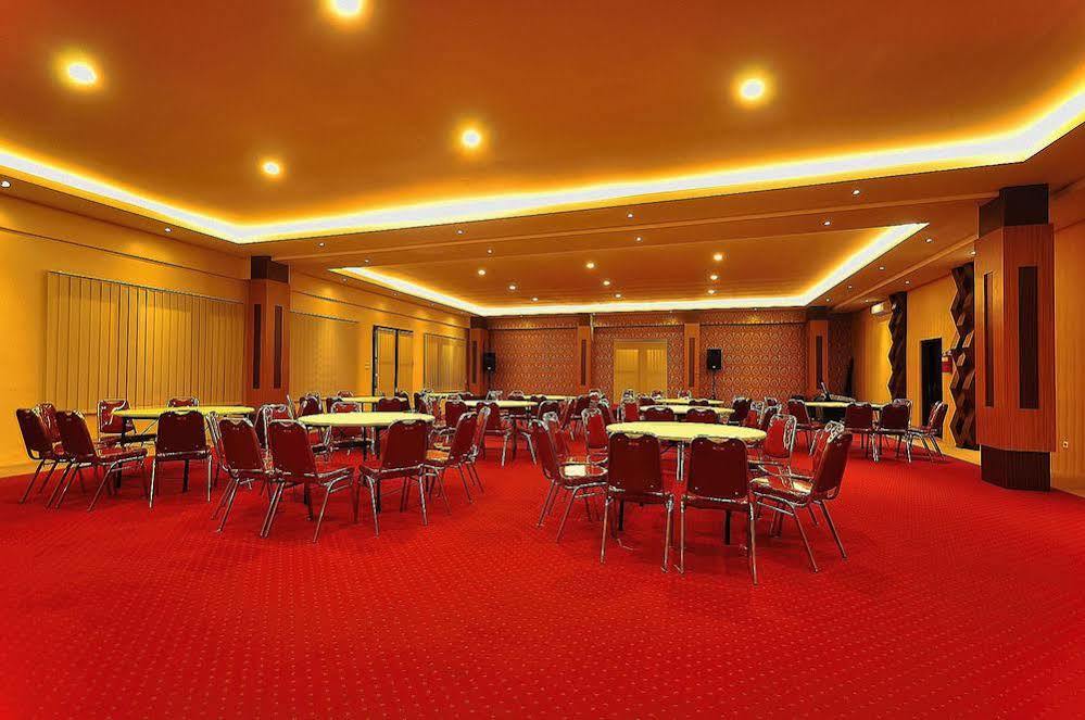 Spencer Green Hotel Batu  Esterno foto