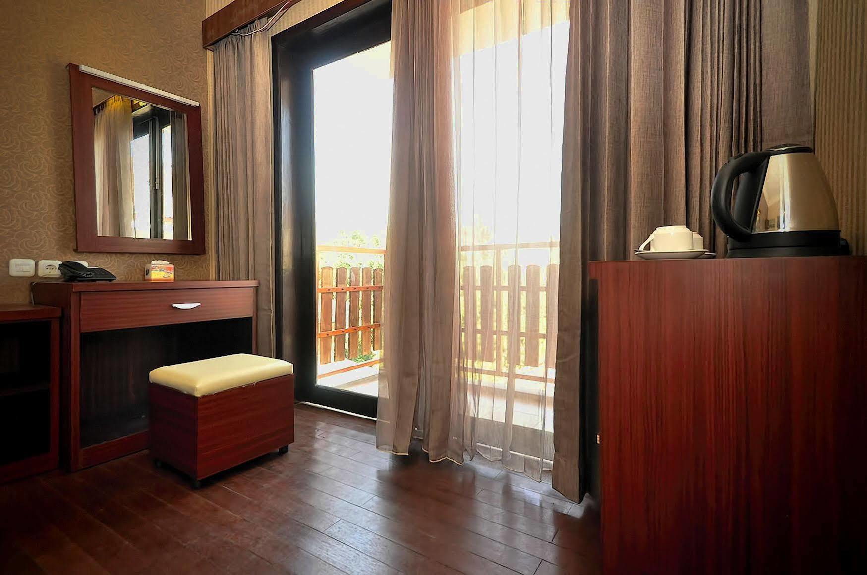 Spencer Green Hotel Batu  Esterno foto
